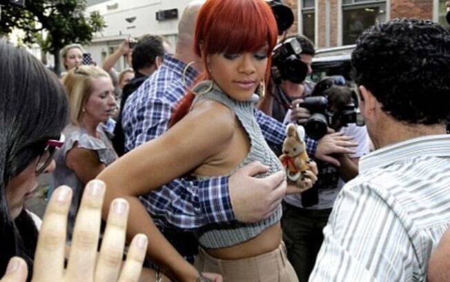 Rihanna já foi vítima da mão boba de um segurança...