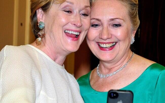 Tiram fotos de si mesmo: Meryl Streep tieta Hillary Clinton e tira foto com celular