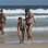 Nívea Stelmann aproveita inverno quente na praia com o filho. Foto: Photo Rio News