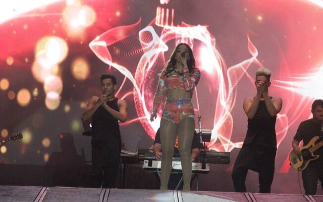 Anitta usou um figurino sexy em sua apresentação