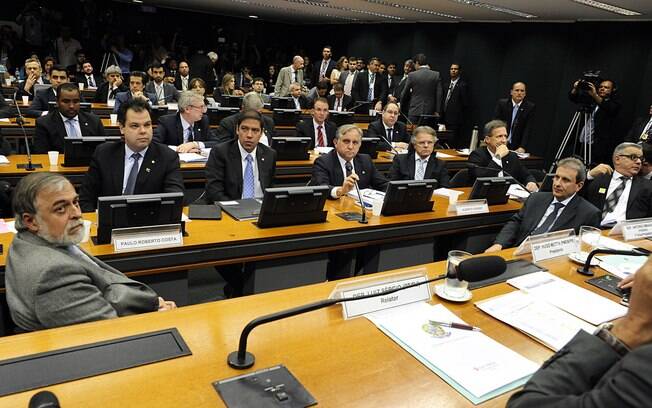 CPI da Petrobras tem acareação do doleiro Alberto Youssef e o ex-diretor de Abastecimento da estatal Paulo Roberto Costa