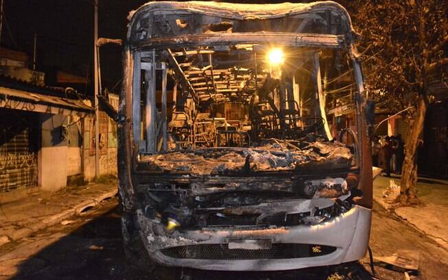Ônibus foi incendiado no bairro Capão Redondo, extremo sul da capital paulista