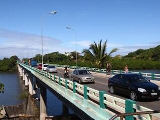 Charmosa ponte que corta a cidade de Ilhéus