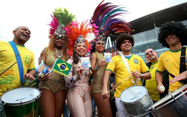 Torcedores brasileiros fazem festa antes do amistoso entre Brasil e Chile, disputado em Londres. Foto: Getty Images/Paul Gilham