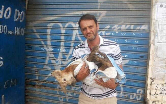 O artista plstico Wilson Martins Coutinho, de 48 anos: vida dedicada a resgatar animais em situao de vulnerabilidade (27.08)