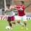 Wellington Nem tenta escapar da marcação em Porto Alegre. Foto: Photocamera