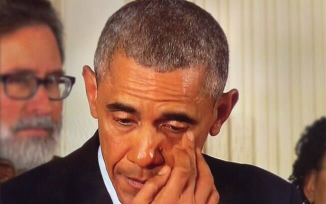 Presidente Barack Obama se emocionou ao lembrar das vítimas de violência por armas