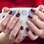Combinamos adesivos para unhas com esmaltes tendência do outono-inverno. Veja como fazer!. Foto: Edu Cesar / Fotoarena