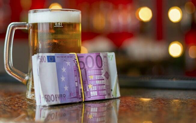 Segundo levantamento, britânicos gastam 787 libras esterlinas por ano com bebidas alcoólicas
