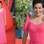 Parece que nem a atriz Nora Aunor ficou confortável com o modelo escolhido para ir ao Festival de Veneza. A peça tinha mais cara de fantasia do que de qualquer outra coisa. Foto: Getty Images