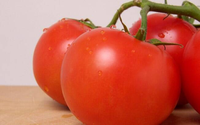 Tomate: contém o carotenoide licopeno, que protege do câncer de próstata