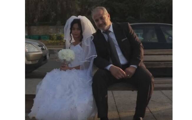 Fotos do casamento de menina de 12 anos com homem de meia idade foram tiradas no Líbano 