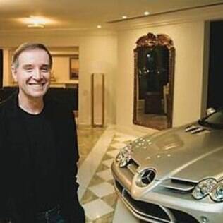 Eike Batista vende Lamborghini que ficava estacionada em sua sala