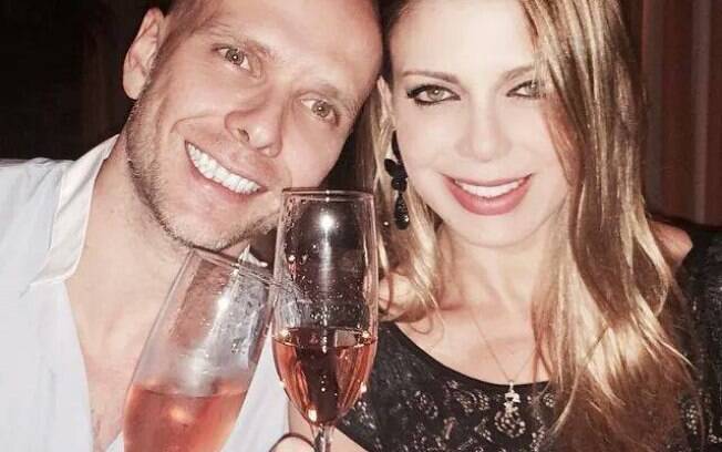 Fernando Scherer e Sheila Mello comemoram quatro anos de casados