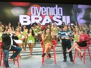 Luciano Camarg, Fernanda Motta e Deborah Secco conversam sobre final de 'Avenida Brasil' no Faustão