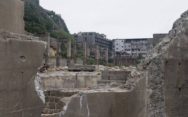 Gunkanjima, Japão: a ilhota era habitata entre 1890 e 1974, mas com a saída de uma montadora da região, a área foi abandonada. Foto: Wikimedia Commons