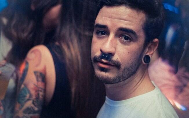 Antonio Francisco Cordova Leal Filho é gay e fã de heavy metal