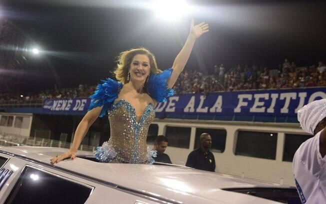 Claudia Raia no ensaio da Nenê de Vila Matilde