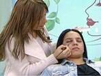 Maquiando a violência: canal ensina mulheres a cobrir hematomas e gera revolta