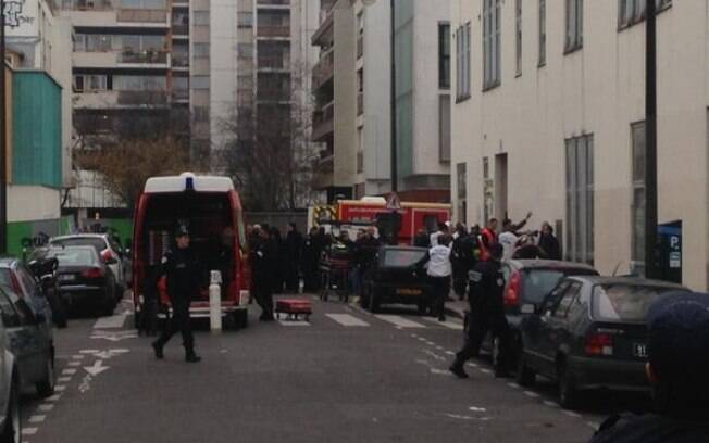 Ataque a sede de revista satírica em Paris deixa 12 mortos e, ao menos, 3 gravemente feridos (07/01)
