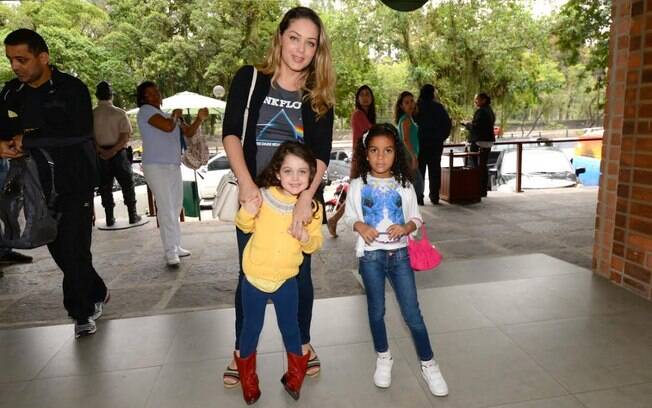Tania Mara com a filha Maysa e mais uma amiguinha