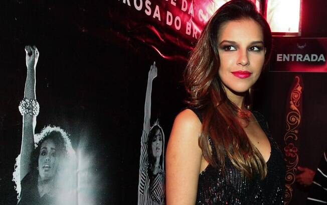 Mariana Rios curte solteirice em balada de São Paulo