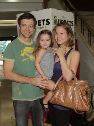 Luiza Valdetaro com o ex-marido, Alberto, e a filha Maria Luiza, em novembro de 2011