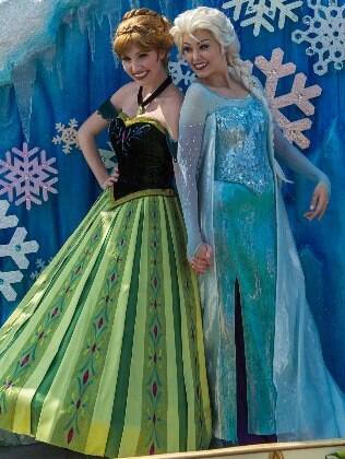 Anna e Elza, as princesas na animação 'Frozen', são as novas integrantes da parada