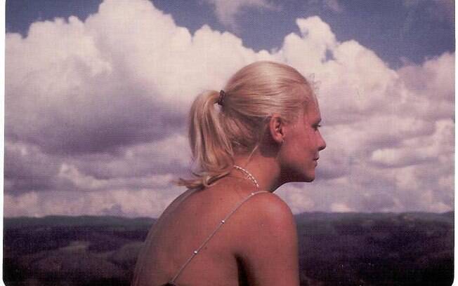Ana Maria Braga posta foto de sua juventude