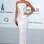 A top Doutzen Kroes apostou no modelito sensual da Versace. Foto: Getty Images