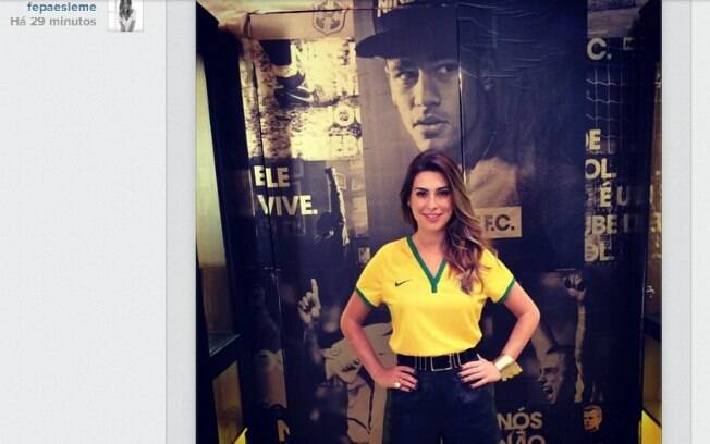 Fernanda Paes Leme usa camisa da seleção customizada 
