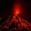 À noite, as imagens da lava ficavam ainda mais impressionantes e revelam a silhueta do vulcão Nyiragongo. Foto: Carsten Peter/Nat Geo Stock/Caters