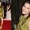 Para ir ao evento beneficente OrphanAid Africa, em 2009, a aniversariante do dia escolheu vestido dourado recortado a laser. Destaque para as ombreiras da peça. Foto: Getty Images