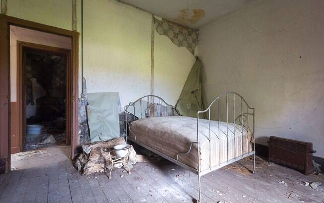 Quarto de residência abandonada