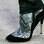 As botinhas acessíveis de Christian Siriano: gostou das botas de couro de cobra criadas pelo estilista? Agora pensa que custarão menos de US$ 100 (R$ 179). Gostou mais?. Foto: Getty Images