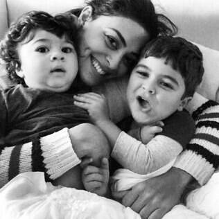 Juliana Paes com os filhos