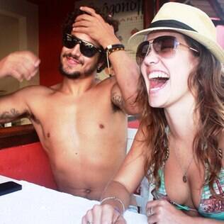 Caio Castro e Carolina Bianchi, que inventou a gravidez