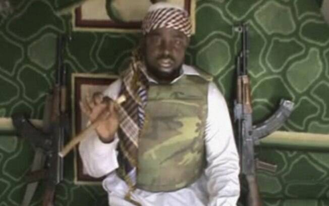 Imagem tirada de um vídeo mostra suposto líder da seita radical islâmica da Nigéria Boko Haram, Imam Abubakar Shekau (15/04)