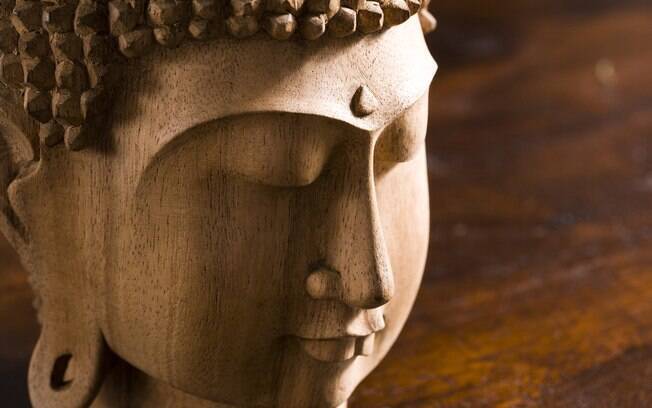 Praticantes do Zen Budismo se reúnem e batem o sino durante 108 vezes na virada de ano. O número representa os defeitos que devem ser abandonados
