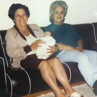 Sthefany Brito publica foto com uma de suas avós de consideração