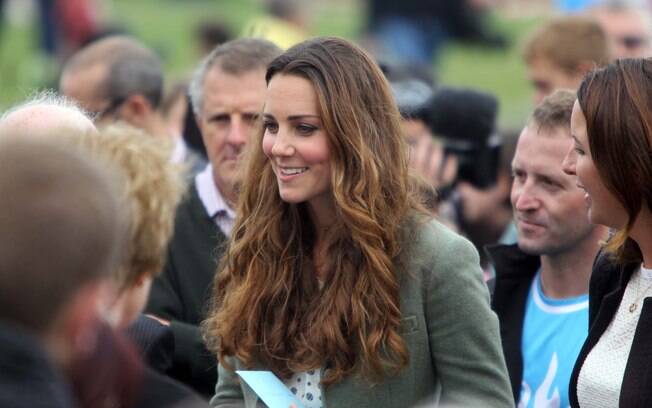 Kate Middleton conversou com as pessoas que estavam presentes