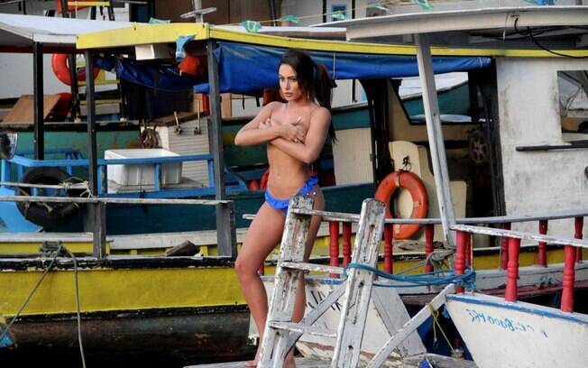 Patrícia Jordane fotografa para linha de biquínis no Rio de Janeiro