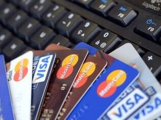Dívida com rotativo do cartão de crédito chega a R$ 33 bilhões e bate recorde