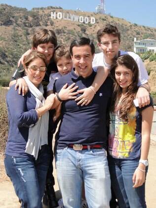 Roberto viajou para Los Angeles com a esposa e os quatro filhos. Todos aproveitaram para estudar