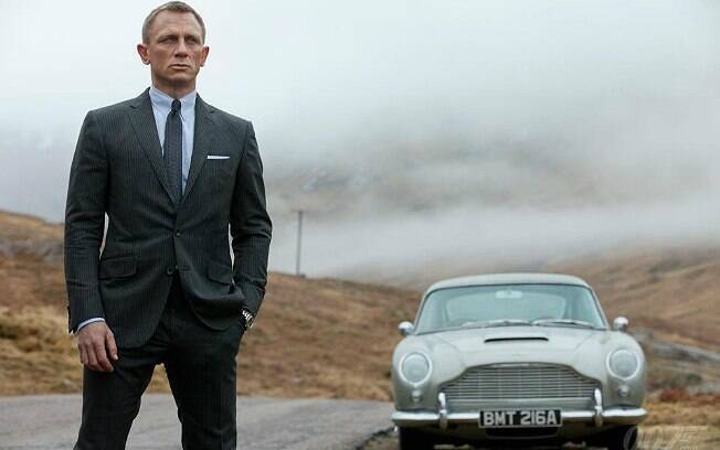 James Bond e seu Aston Martin DB5 (que acabou destruído) em
