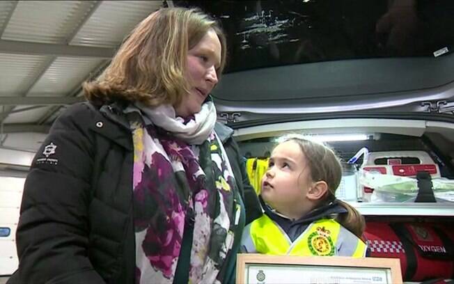 Garota ganhou visita ao centro de emergência da polícia