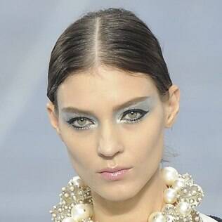 Sombra prateada no desfile da Chanel