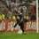 Kieza cobra o pênalti e Rogério não alcança a bola. Foto: Gazeta Press