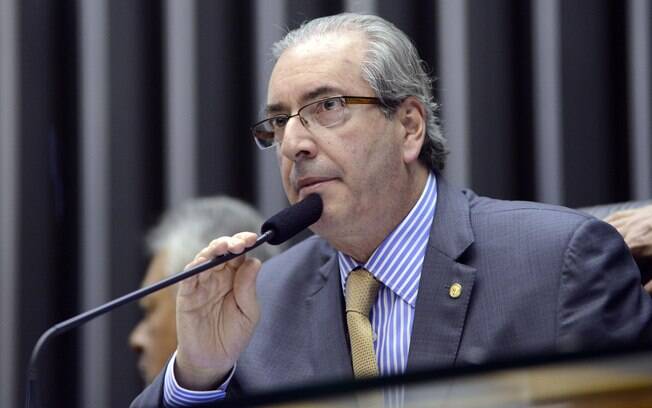 Acusado por delator de receber propina, Cunha sofre pressão de partidos de oposição