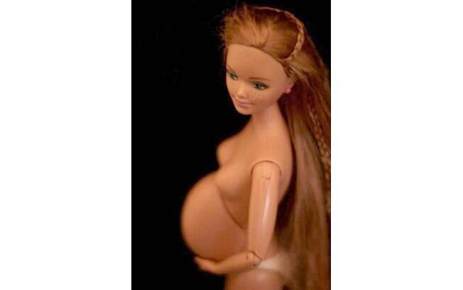 A versão da boneca Midge grávida, lançada nos anos 80, foi tirada de circulação em vários países, sob protestos dos pais. Voltou ao mercado com os bebês em separado. Foto: Reprodução